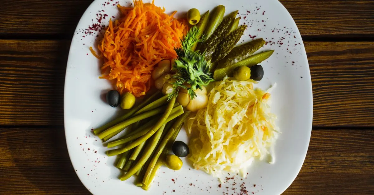 découvrez notre recette facile et savoureuse de pickles de chou rouge faits maison, parfaits pour accompagner vos plats et apporter une touche acidulée à vos repas.