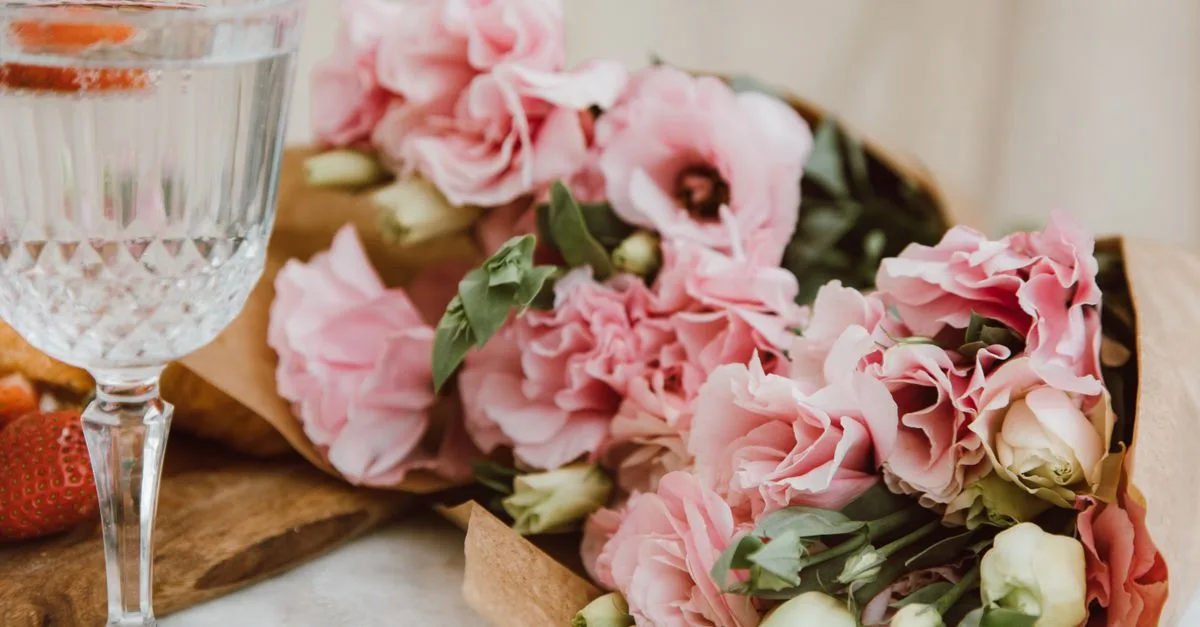 guide complet pour la culture du lisianthus : conseils pratiques pour planter, entretenir et faire fleurir cette magnifique plante.