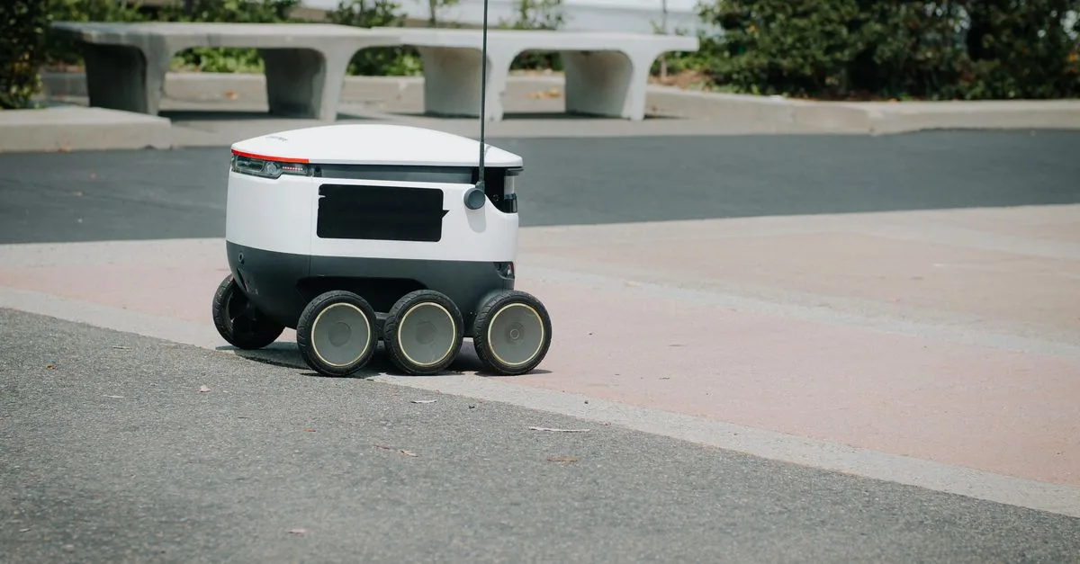 découvrez notre guide complet sur les robots tondeuses mowings : efficacité, autonomie et entretien pour un jardin impeccable sans effort.
