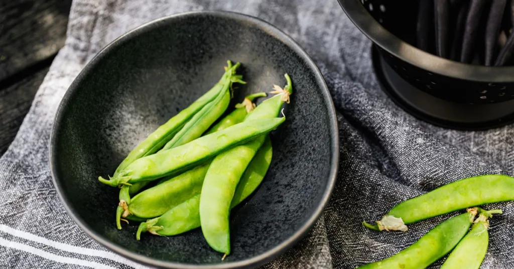 découvrez les meilleures techniques pour semer les pois avec succès, du choix des graines à l'entretien de vos plantations pour une récolte abondante.